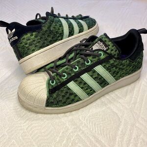 Adidas ✨  Green Superstar Glow in the Dark Shelltoe Sneakers Men’s 6.5